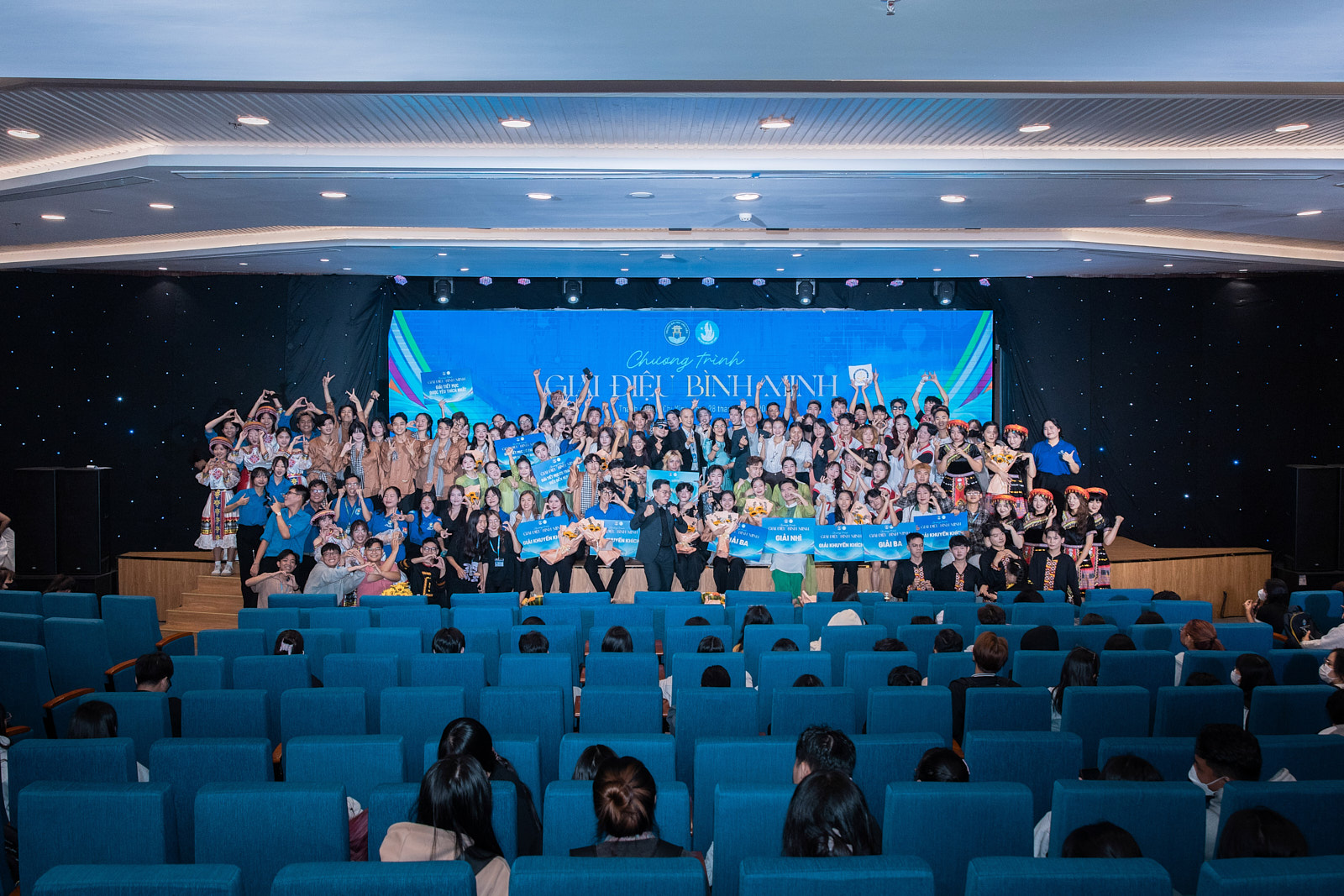 Xung Kích - IUH - ĐH Văn Hiến